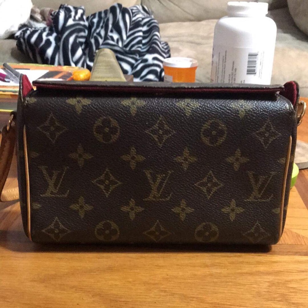 LV original small hand bag.